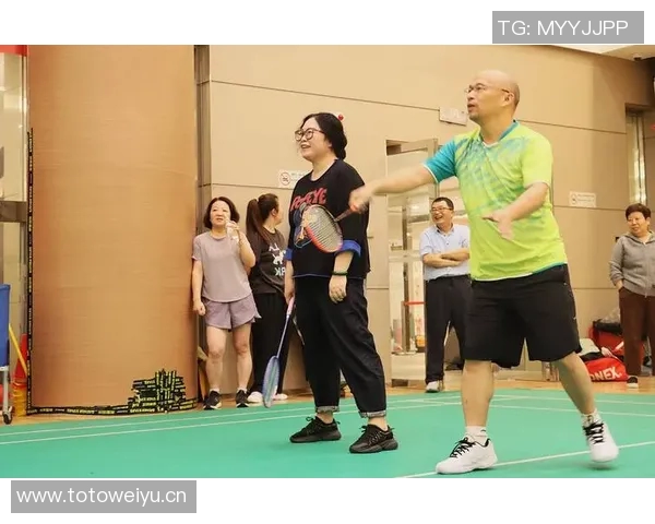 广州羽毛球队团队协作的成功之道与训练背后的默契配合探讨